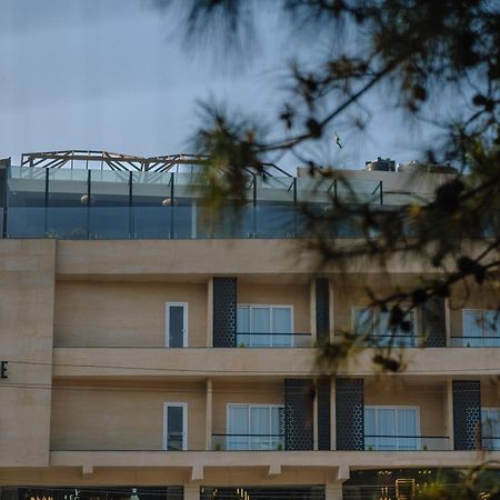The White Rock Inn & Dine Σιλόνγκ Εξωτερικό φωτογραφία